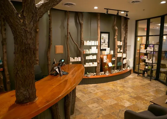 Hope Lake Lodge & Indoor Waterpark