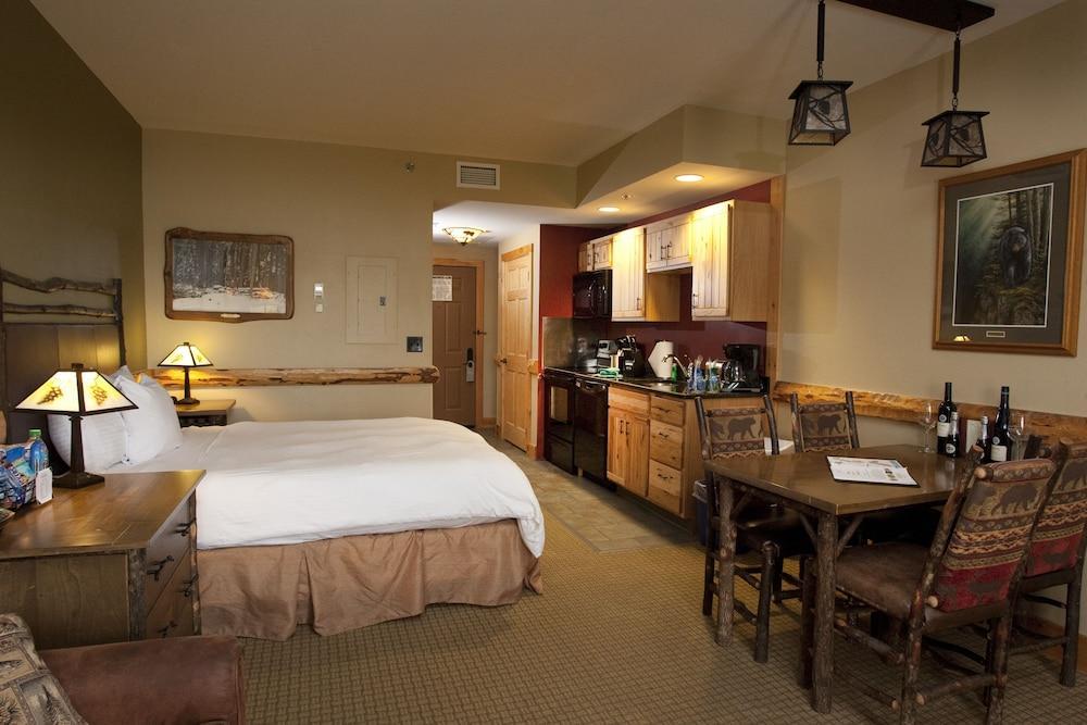 Hope & Indoor Waterpark Resort Cortland